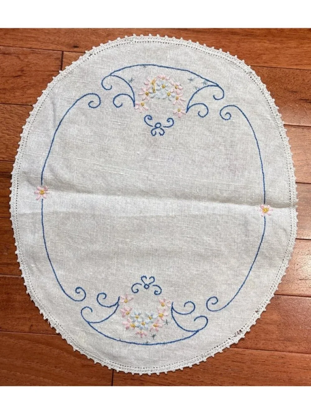 Hand-Embroidered Oval Linen Doily Delicate Floral Design Lace Edge 14x11” Vtg